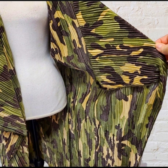 LuLaRoe Shirley Satiny Camo Print Open Front Kimono Large - Picture 8 of 10